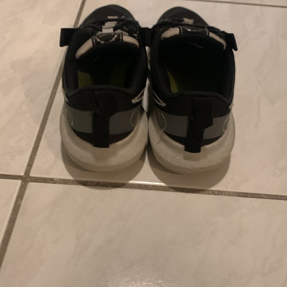 Girls trainer shoes - Picture 3 of 5